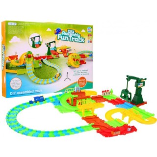 A train Crane Queue 2 in 1 93 Items