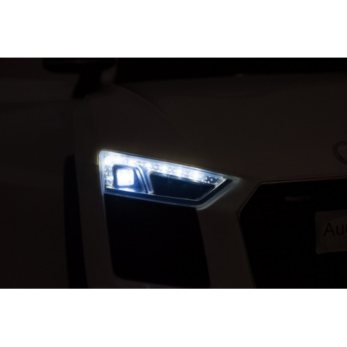 Vehicle Audi R8 White