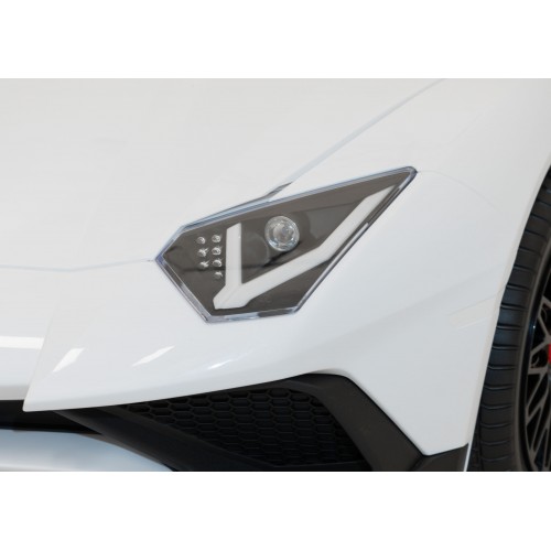 Vehicle Lamborghini Aventador SV White