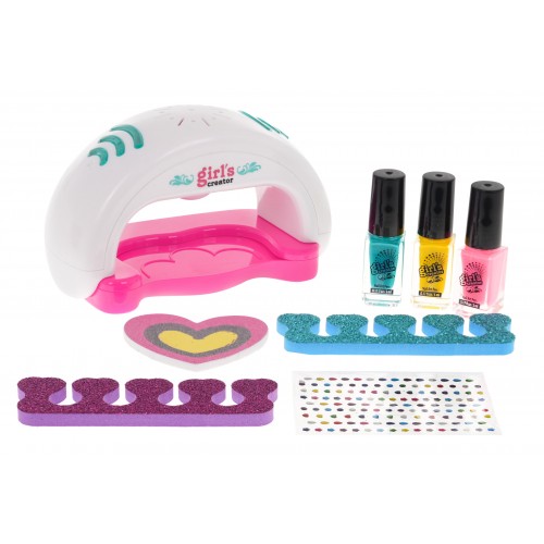 Nail art kit with accessories