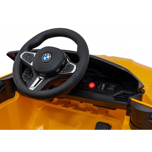 Vehicle BMW M4 Yellow