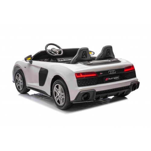 Audi Spyder R8 LIFT vehicle STRONG White