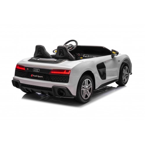 Audi Spyder R8 LIFT vehicle STRONG White