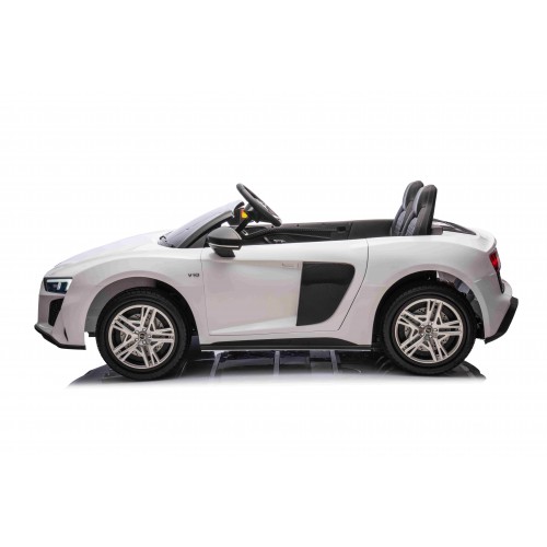 Audi Spyder R8 LIFT vehicle White