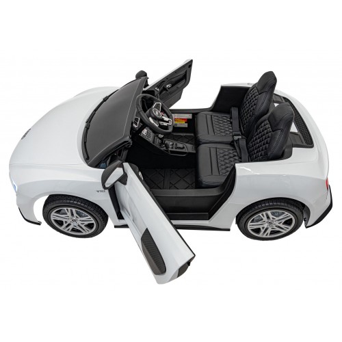 Audi Spyder R8 LIFT vehicle STRONG White