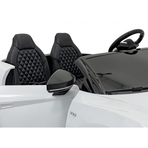 Audi Spyder R8 LIFT vehicle White