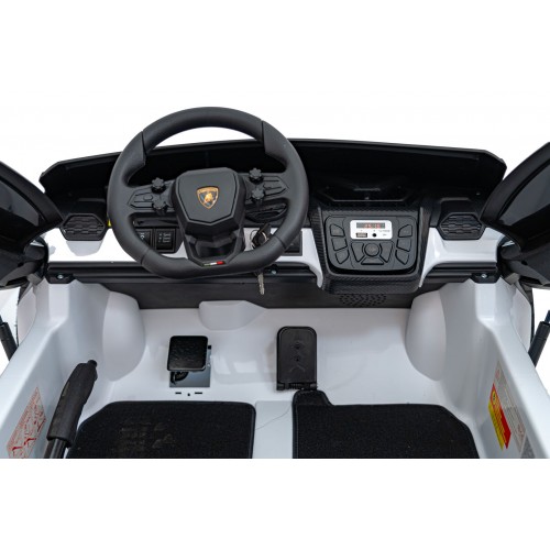 Lamborghini Revuelto XL STRONG White vehicle