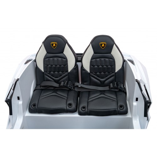 Lamborghini Revuelto XL STRONG White vehicle