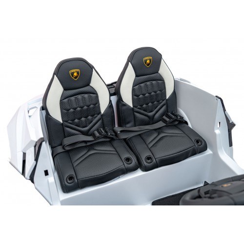 Lamborghini Revuelto XL STRONG White vehicle