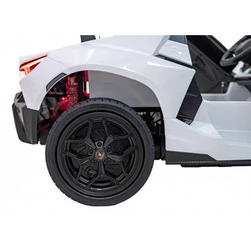 Lamborghini Revuelto XL STRONG White vehicle