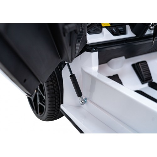 Lamborghini Revuelto XL White vehicle
