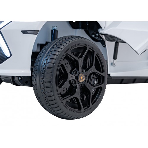 Lamborghini Revuelto XL White vehicle