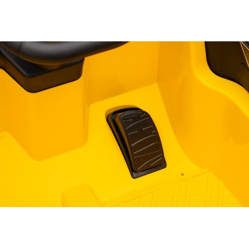 Vehicle Mercedes Benz AMG CLE 53 Yellow