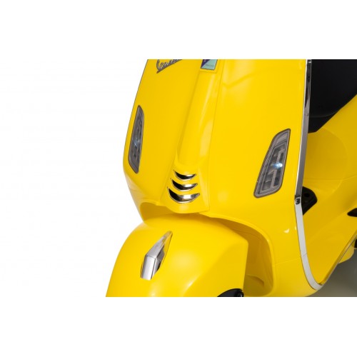 Vehicle Scooter Vespa ROMA Yellow