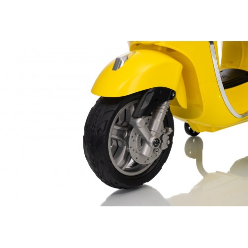 Vehicle Scooter Vespa ROMA Yellow