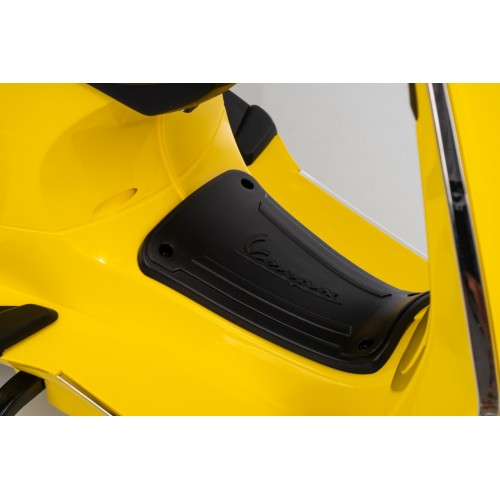 Vehicle Scooter Vespa ROMA Yellow