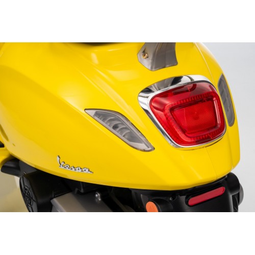 Vehicle Scooter Vespa ROMA Yellow
