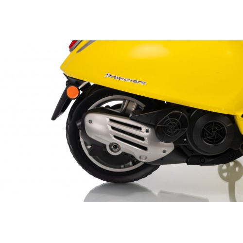 Vehicle Scooter Vespa ROMA Yellow