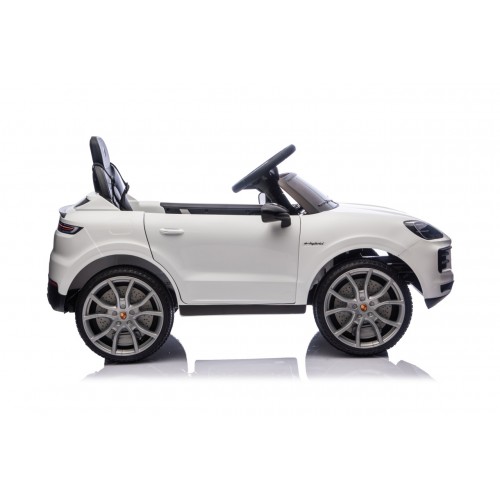 Vehicle Porsche Cayenne White