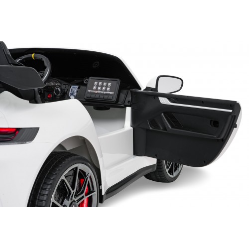 Vehicle Porsche 911 GT 3 White