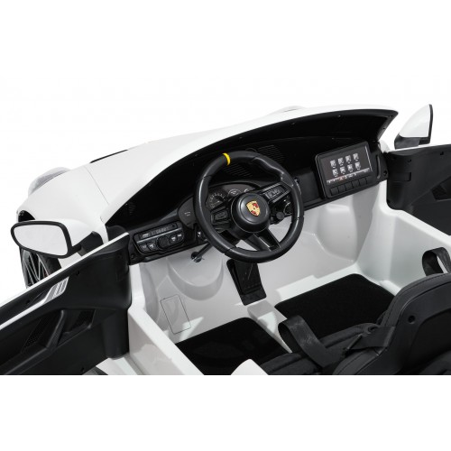 Vehicle Porsche 911 GT 3 STRONG White