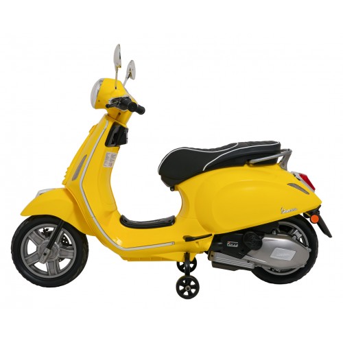 Vehicle Scooter Vespa ROMA Yellow