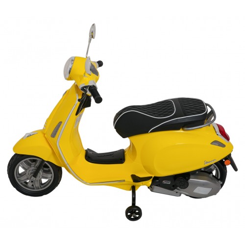 Vehicle Scooter Vespa ROMA Yellow