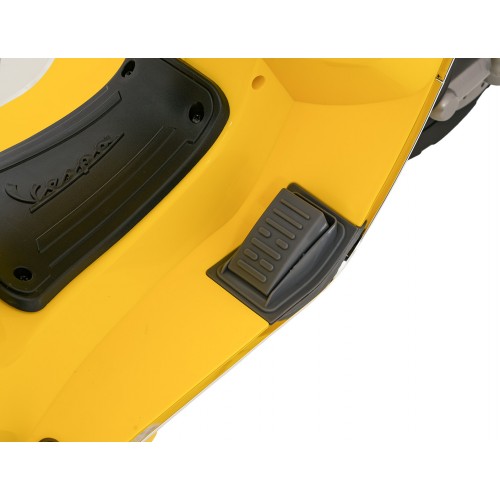 Vehicle Scooter Vespa ROMA Yellow