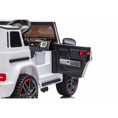 Vehicle Mercedes G63 AMG LIFT White