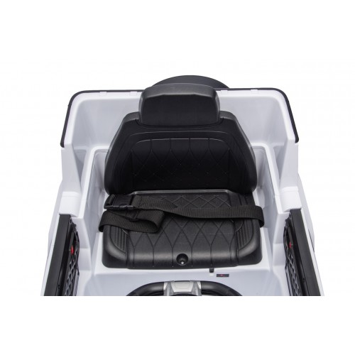 Vehicle Mercedes G63 AMG LIFT White