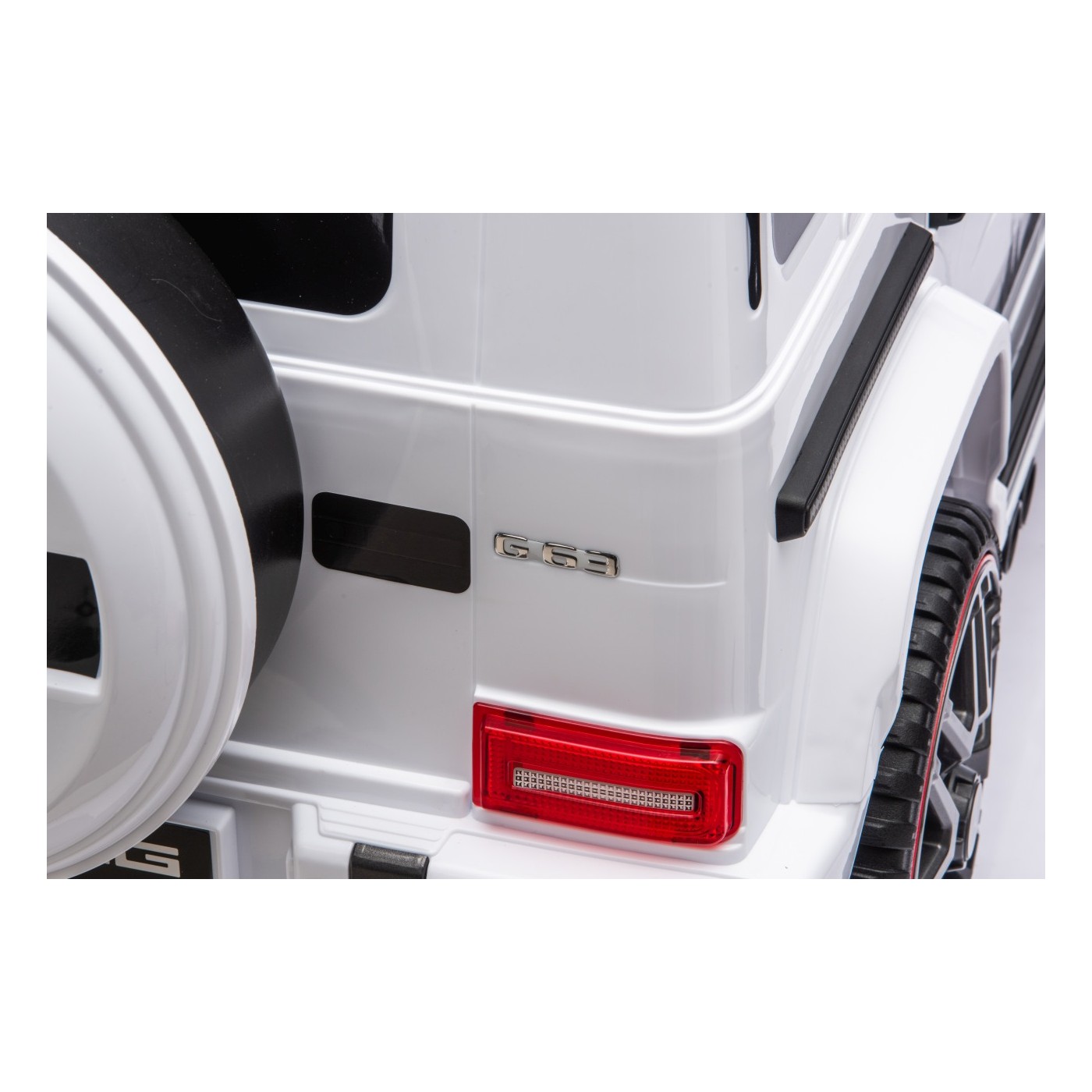 Vehicle Mercedes G63 AMG LIFT White