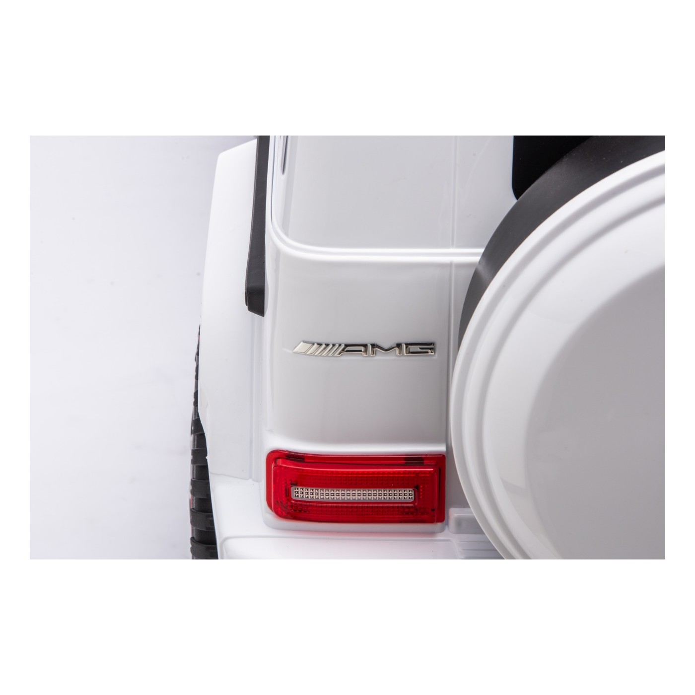 Vehicle Mercedes G63 AMG LIFT White