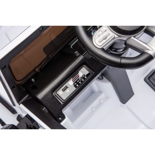 Vehicle Mercedes G63 AMG LIFT White