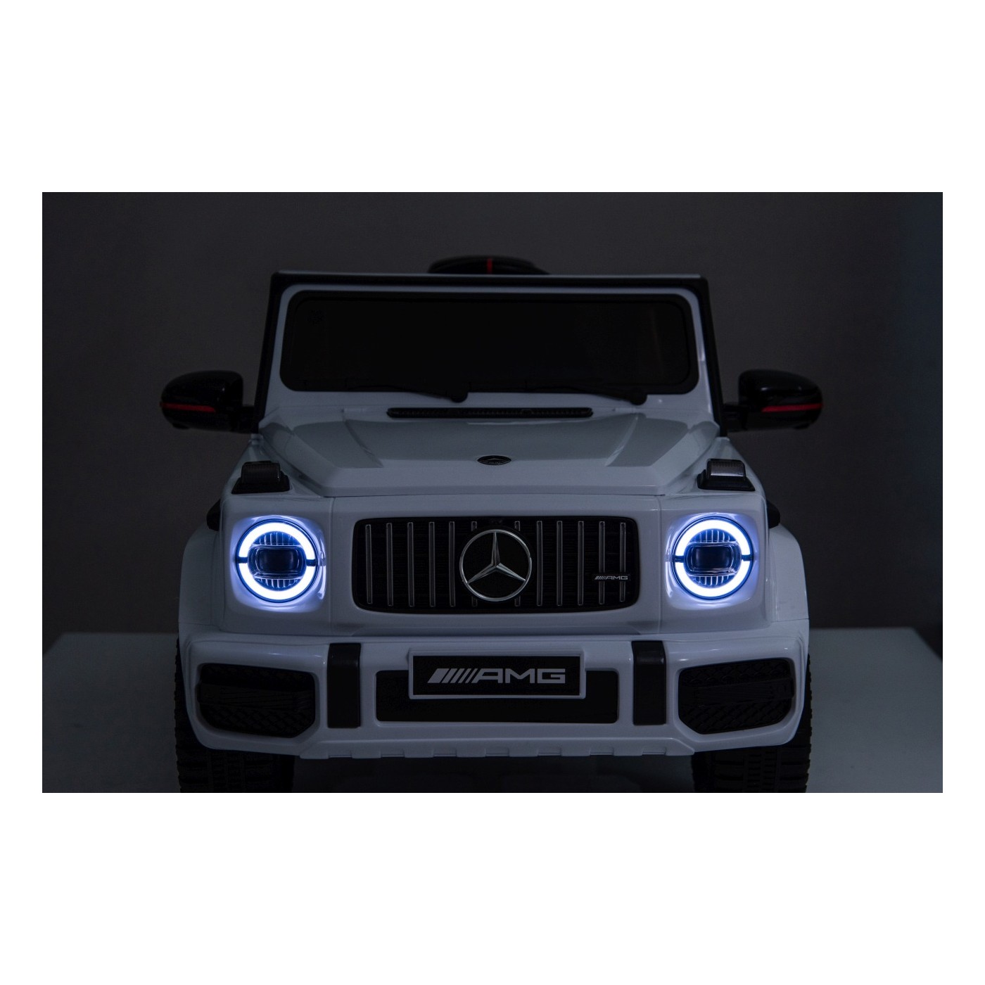 Vehicle Mercedes G63 AMG LIFT White