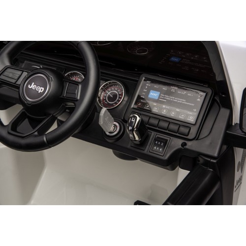 Jeep Wrangler Rubicon LIFT White Vehicle