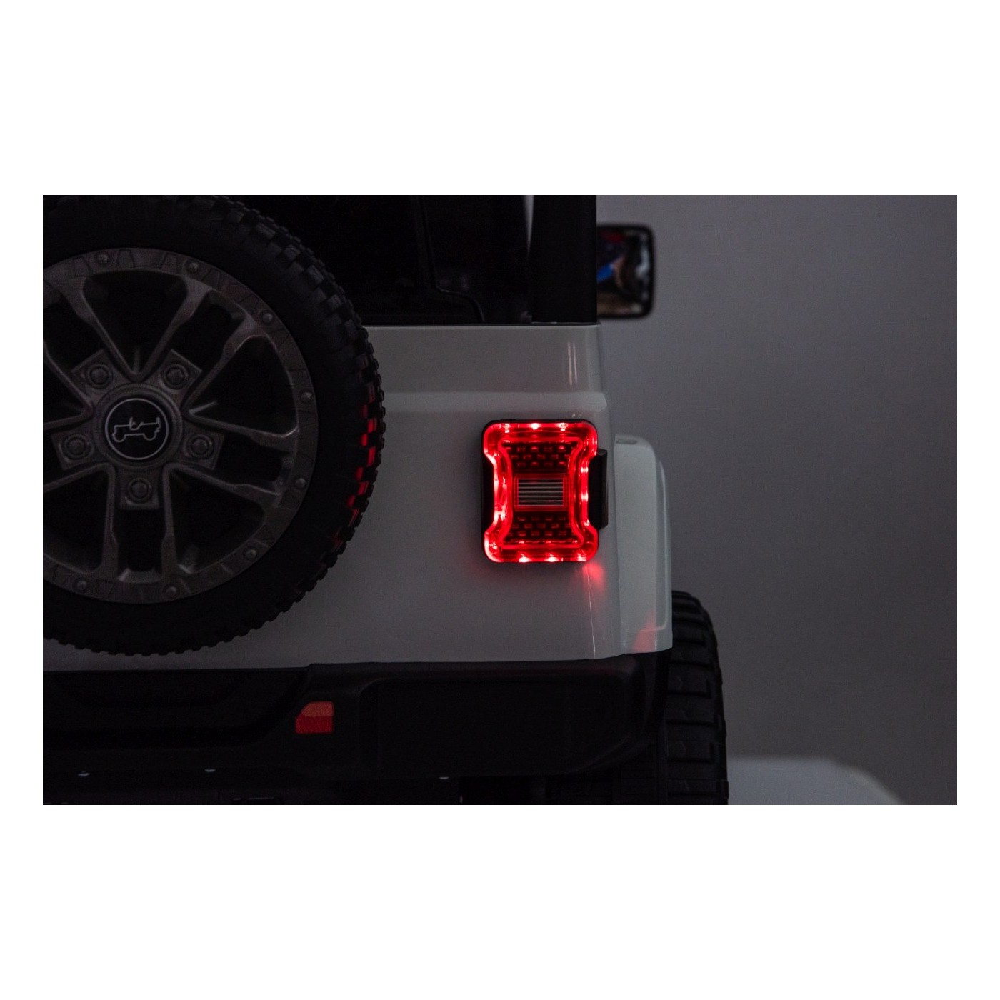 Jeep Wrangler Rubicon LIFT White Vehicle