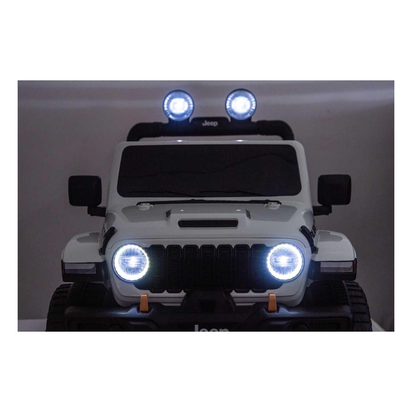 Jeep Wrangler Rubicon LIFT White Vehicle