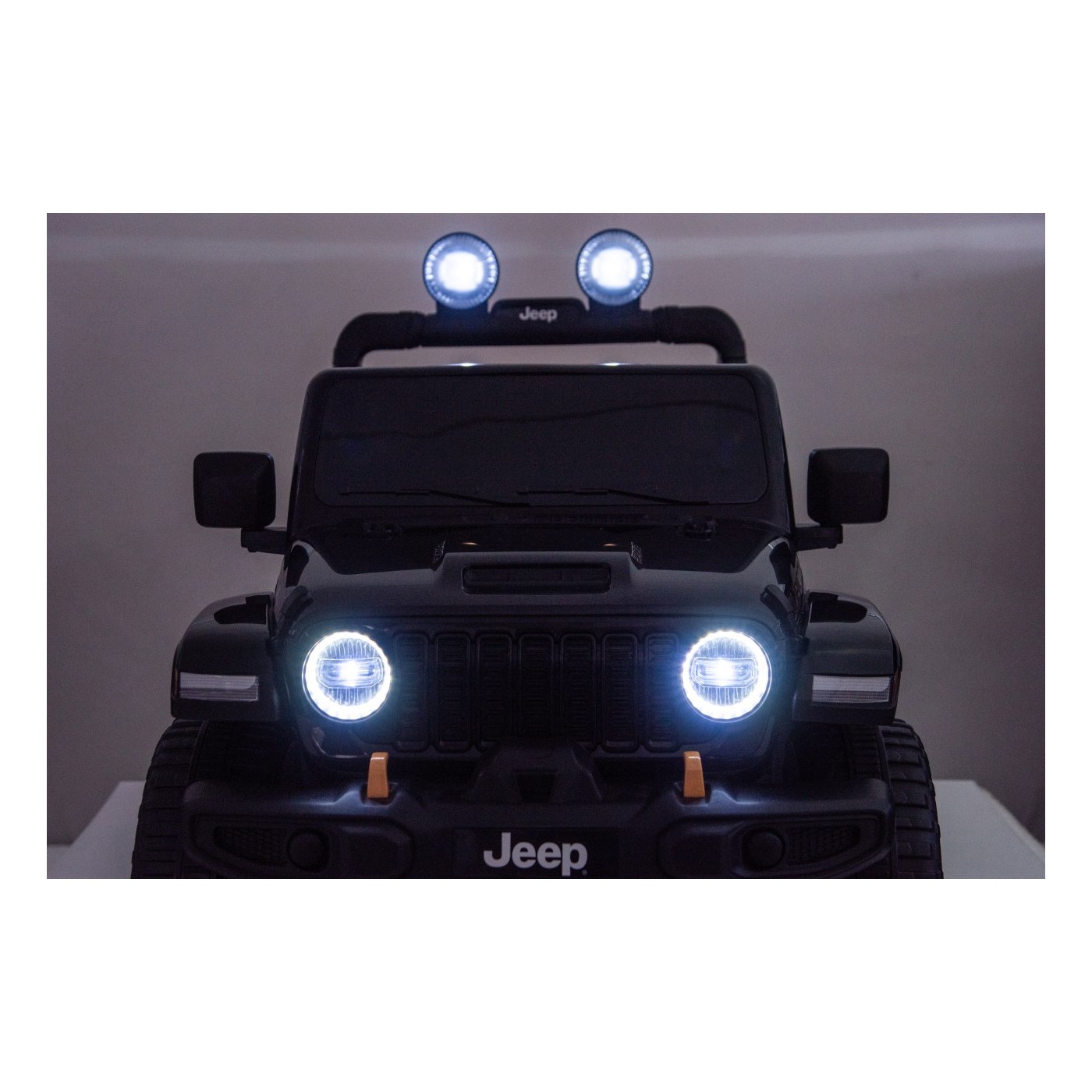 Jeep Wrangler Rubicon LIFT White Vehicle