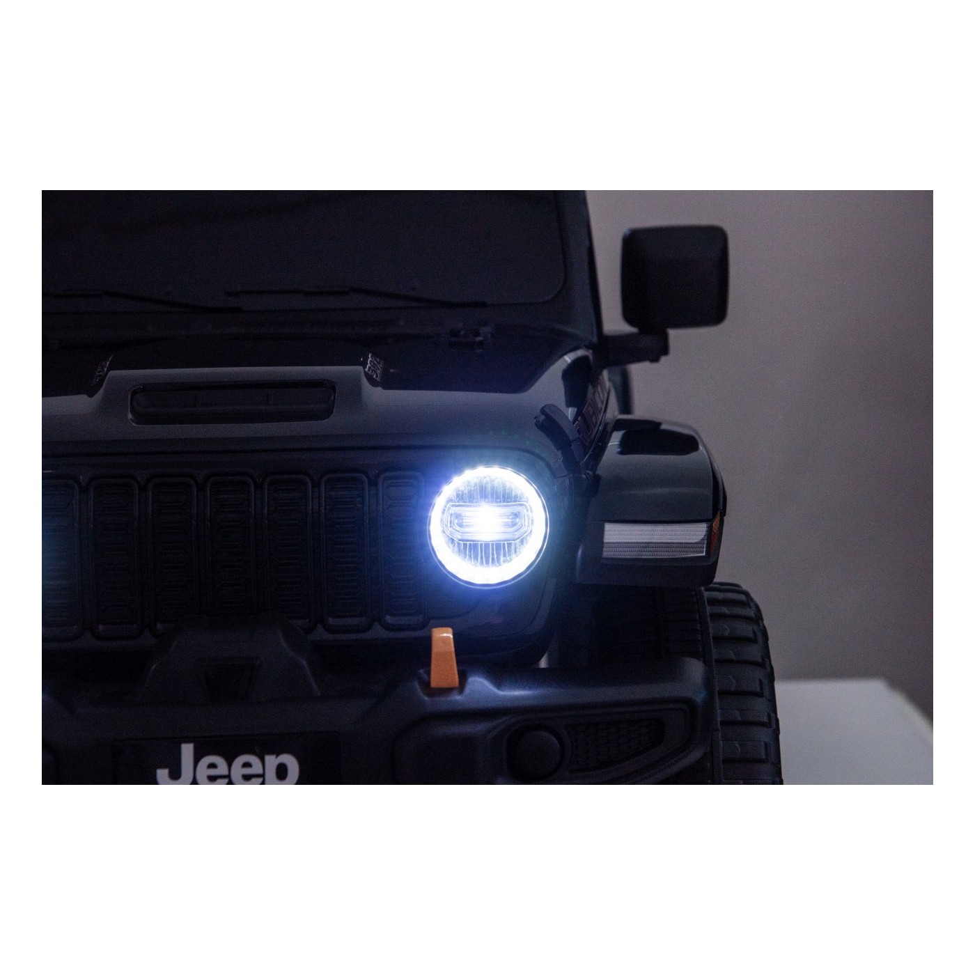 Jeep Wrangler Rubicon LIFT White Vehicle