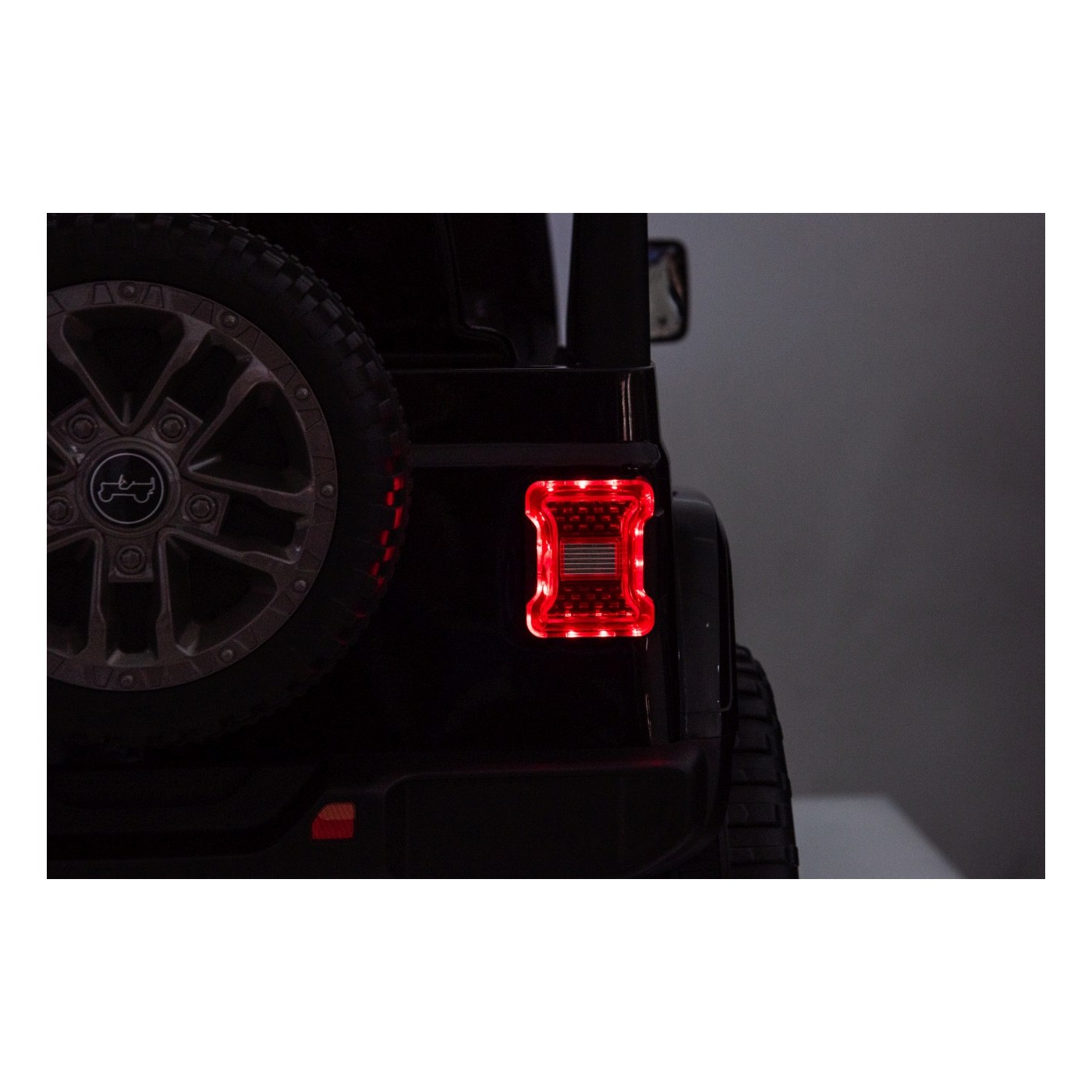 Jeep Wrangler Rubicon LIFT White Vehicle