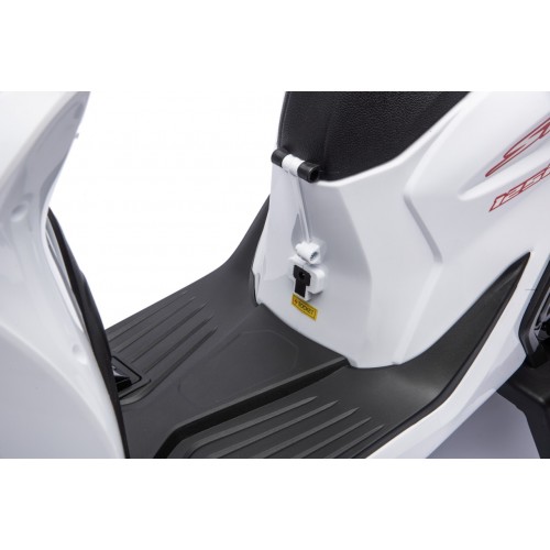 Vehicle Motor Scooter HONDA SH125I White