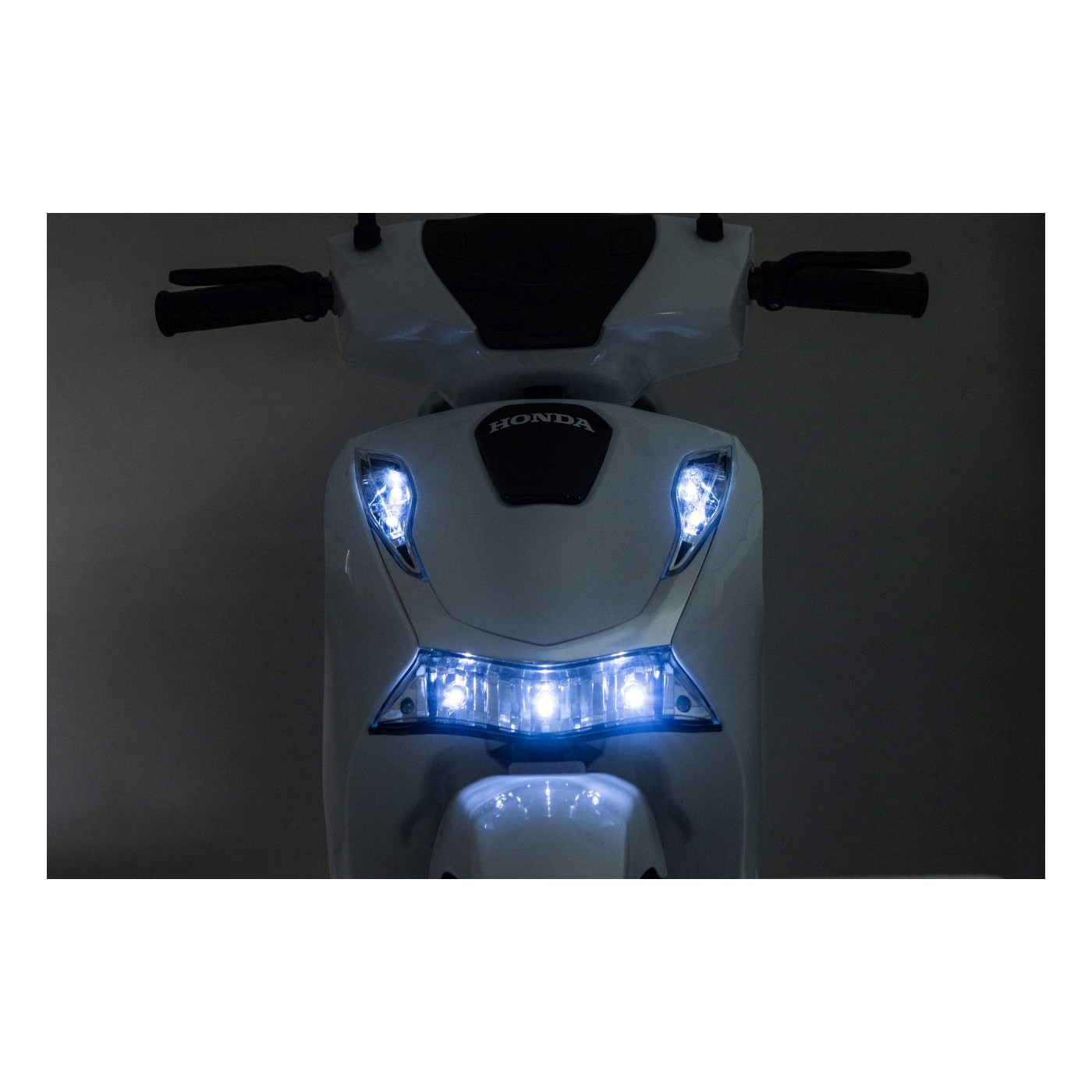 Vehicle Motor Scooter HONDA SH125I White