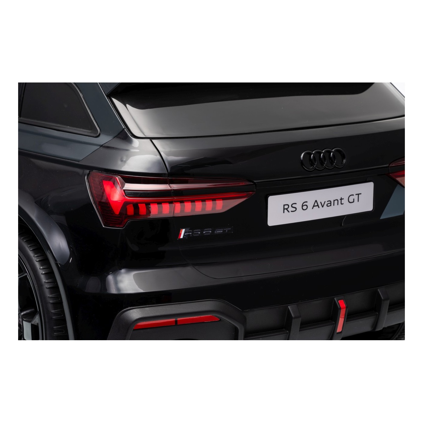 Audi RS6 Avant GT Black
