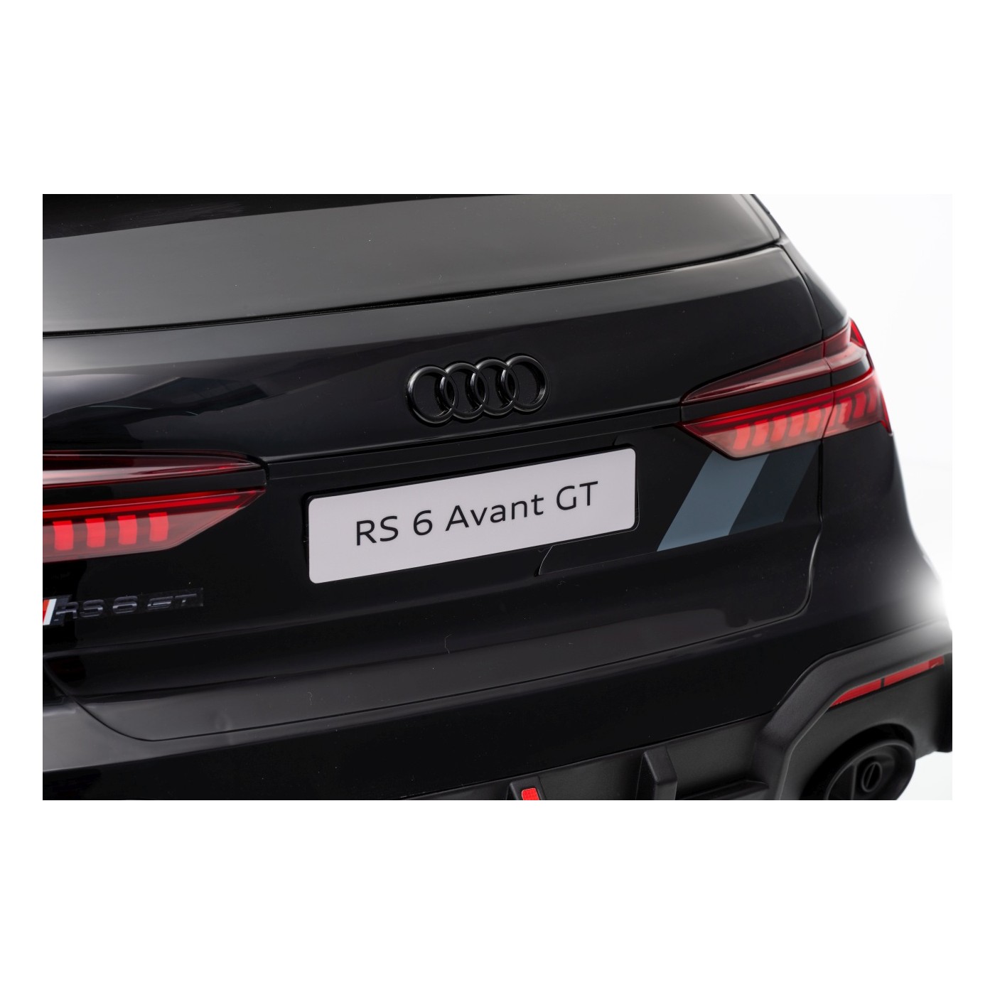 Audi RS6 Avant GT Black