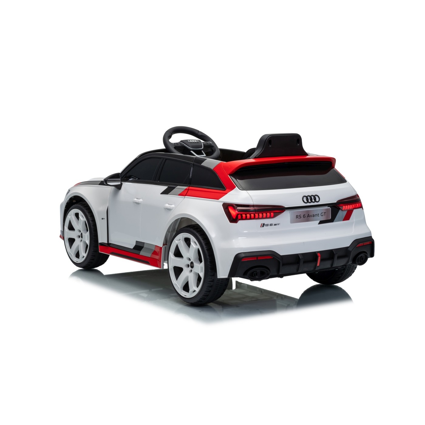 Vehicle Audi RS6 Avant GT White