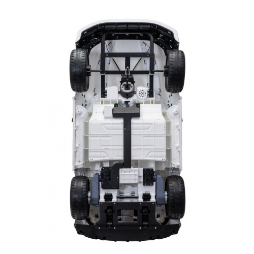 Vehicle Audi RS6 Avant GT White