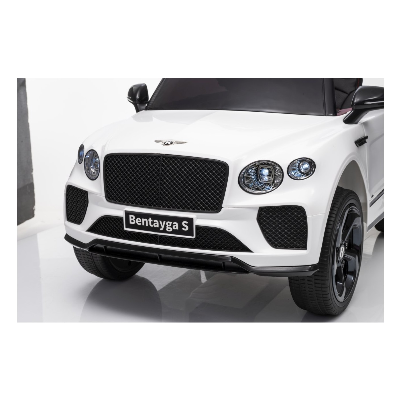 Bentley Bentayga S White Vehicle