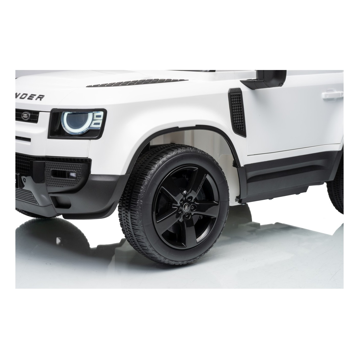 Land Rover Defender White Vehicle