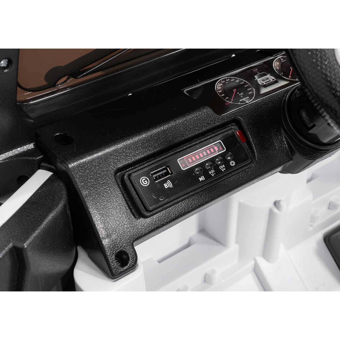 Vehicle Mercedes G63 AMG LIFT White