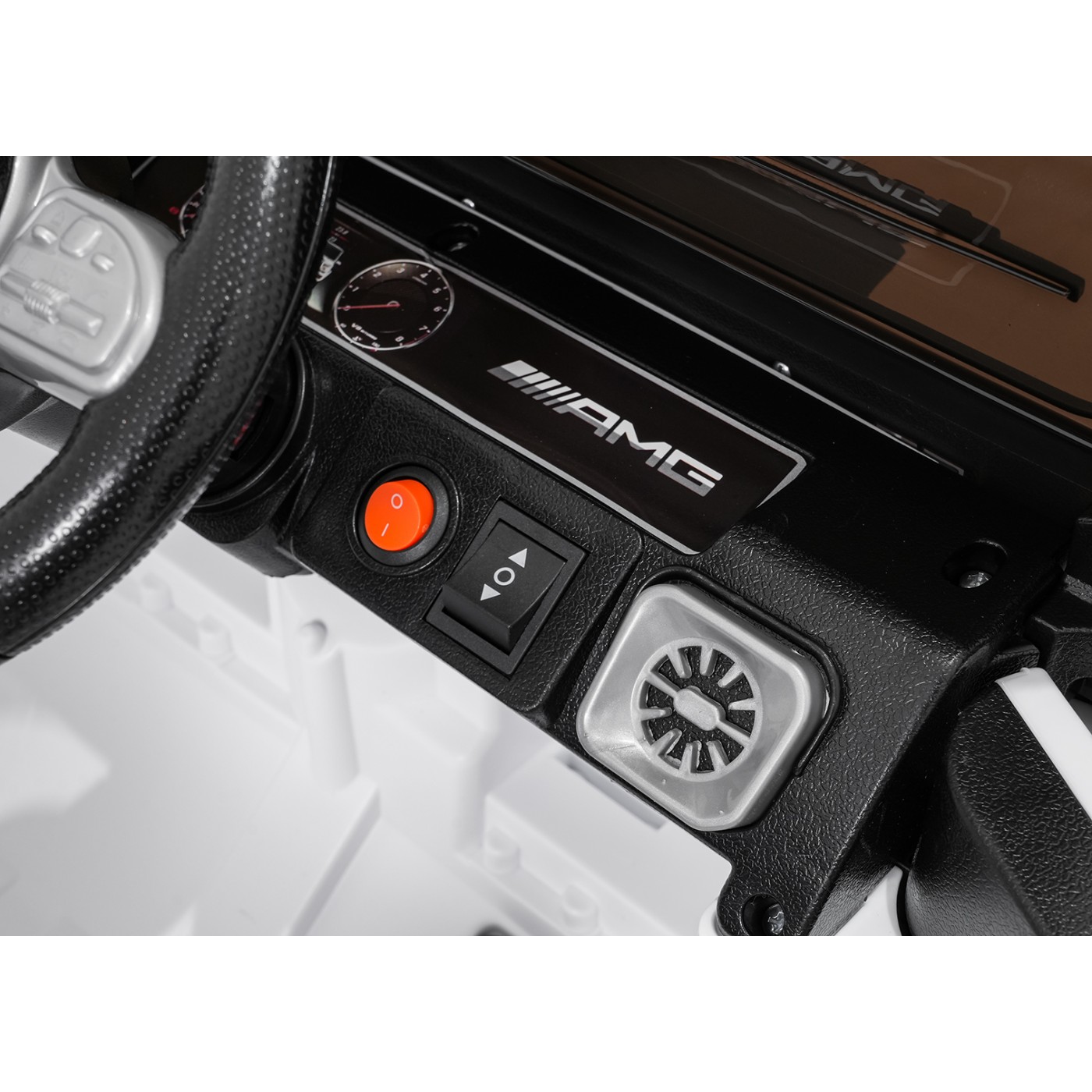 Vehicle Mercedes G63 AMG LIFT White